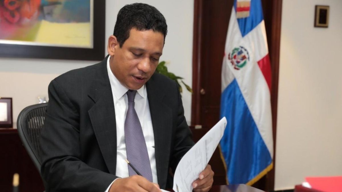 pimentel:-“hay-equipos-en-hospitales-de-los-que-no-se-sabe-su-procedencia”