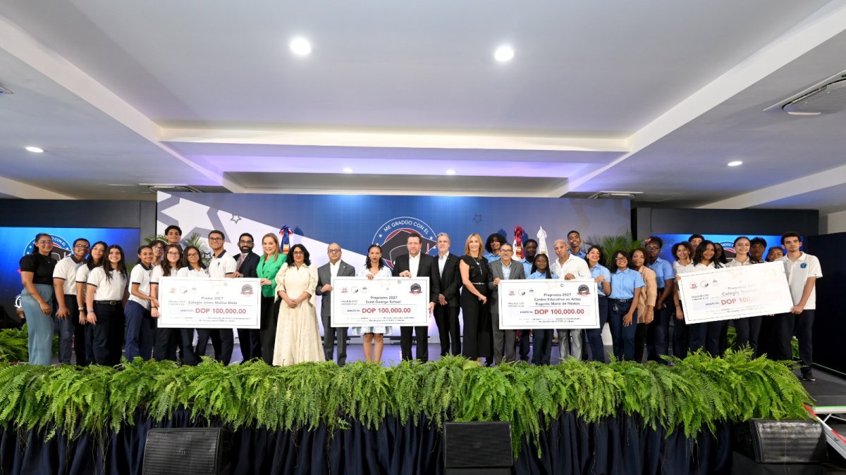 tribunal-constitucional-entrega-premios-»-me-graduo-con-el-tcrd»