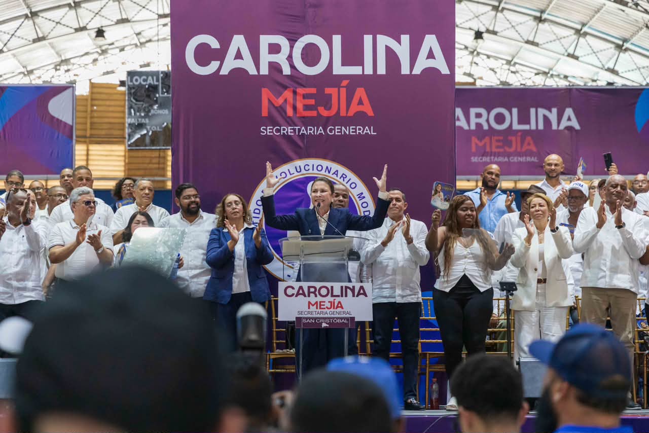 carolina-rinde-cuentas-ante-dirigencia-del-prm-en-san-cristobal-y-reafirma-compromiso-con-la-militancia
