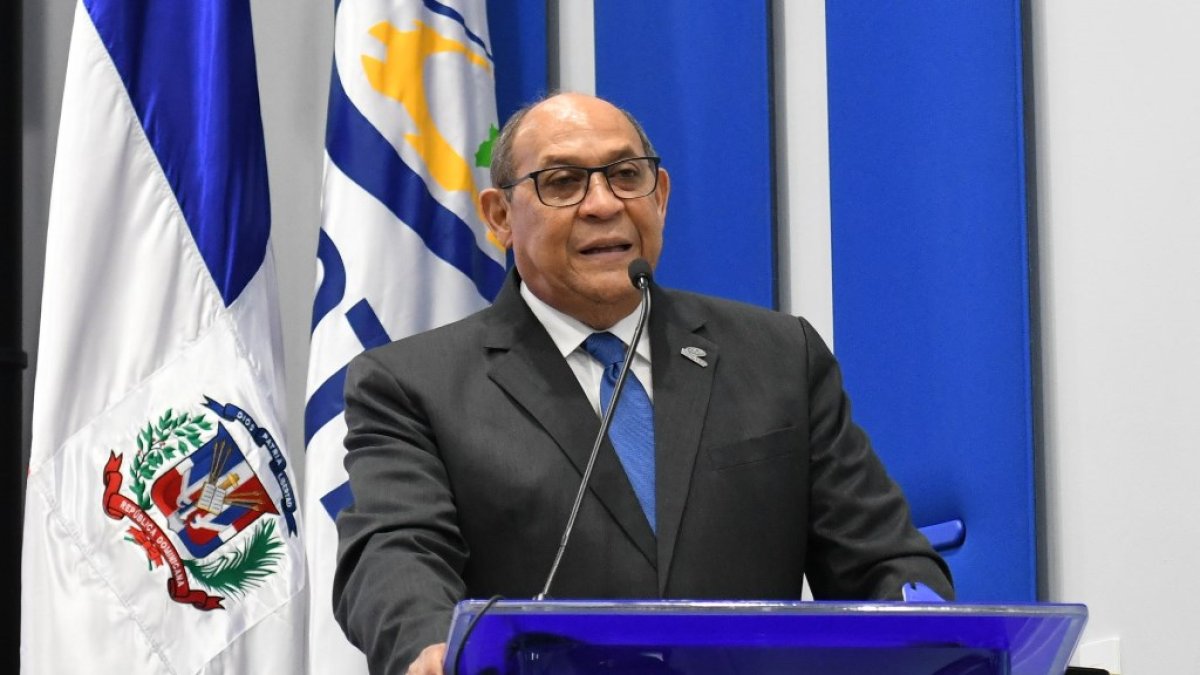 rafael-santos-impulsa-consulta-nacional-para-reformar-el-sistema-educativo