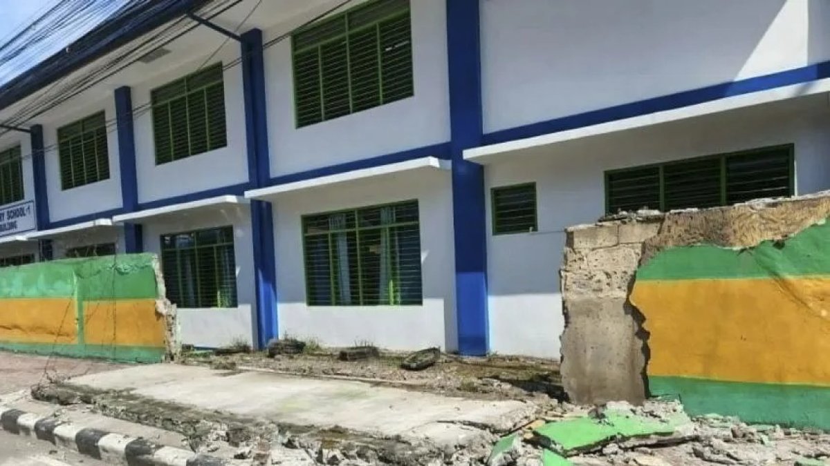 una-veintena-de-fallecidos-y-un-centenar-de-heridos-tras-el-terremoto-de-7,8-en-filipinas