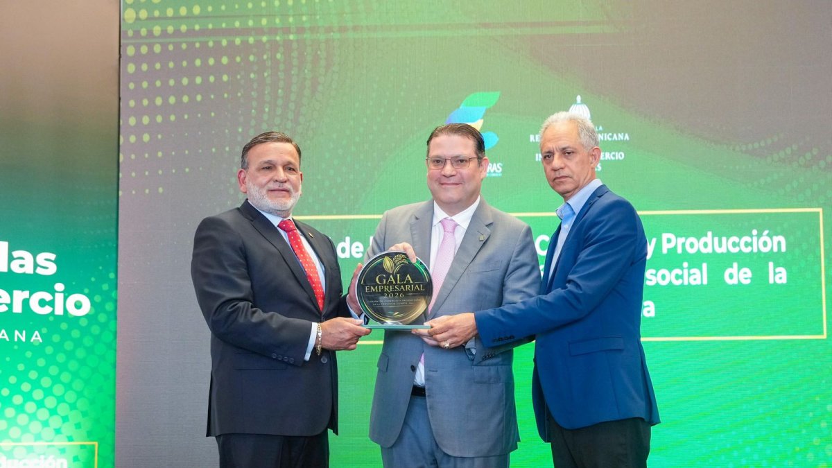 eduardo-sanz-lovaton-es-reconocido-por-camara-de-comercio-en-sfm