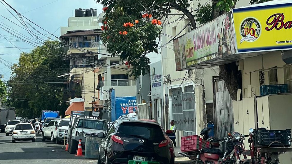 ¿un-barrio-sin-ley?-el-ensanche-la-fe-se-convierte-en-un-«secuestro-vial»-donde-caminar-es-un-acto-de-supervivencia