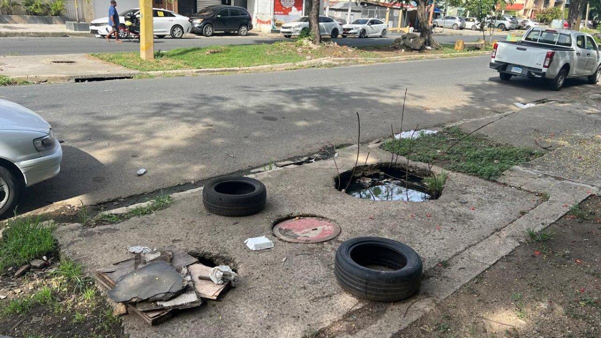alcantarillas-sin-tapa:-las-trampas-invisibles-de-una-ciudad-en-emergencia-vial