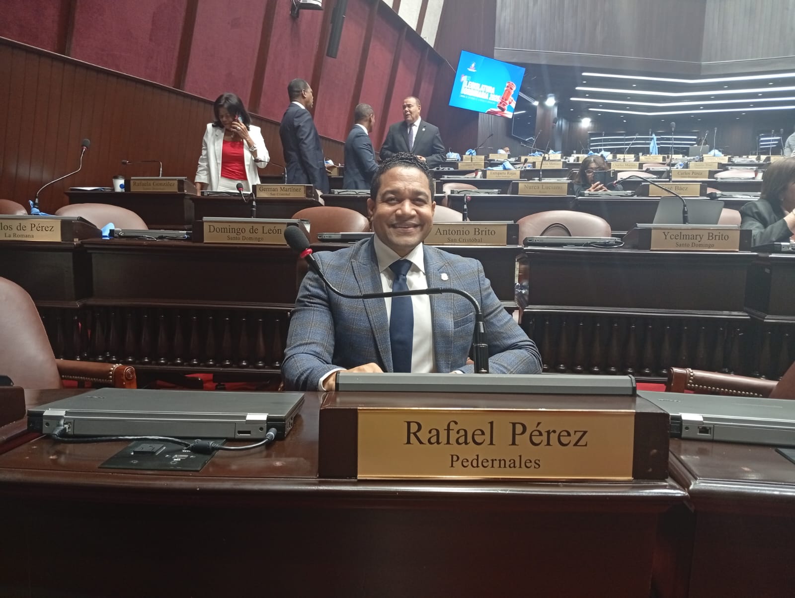 diputado-rafael-perez-renuncia-del-partido-fuerza-del-pueblo