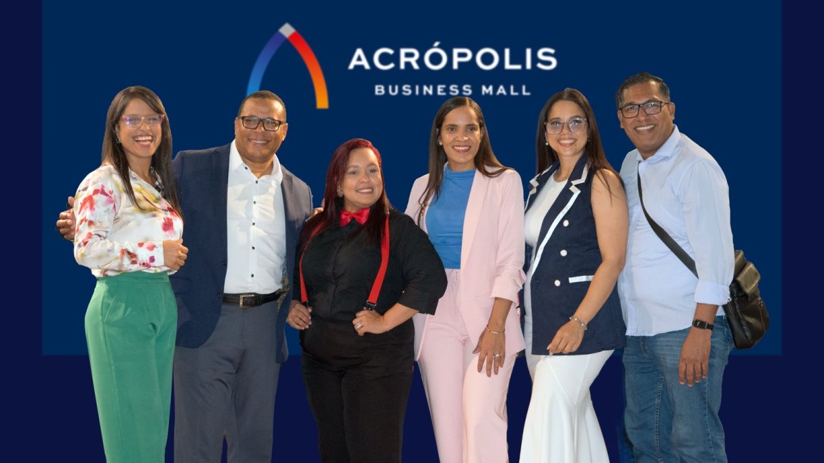 nicky-pena-lanza-np-consulting-&-training-en-el-marco-del-evento-crean2