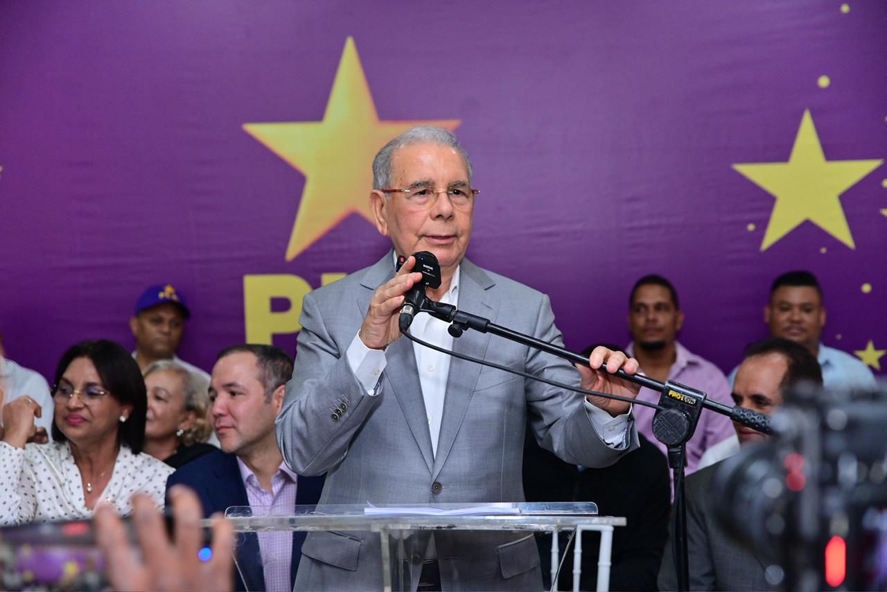 danilo-medina-juramenta-a-decenas-de-dirigentes-de-hondo-valle-en-el-pld