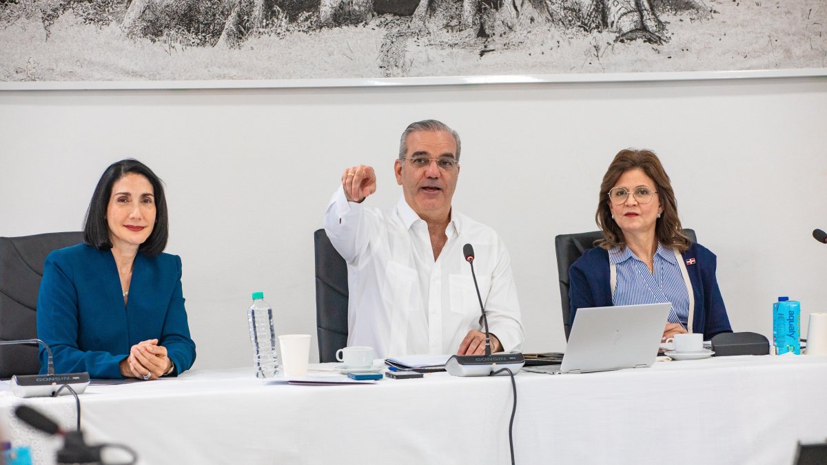 abinader-lidera-consejo-de-ministros-en-santiago-y-destaca-inversion-superior-a-rd$110-mil-millones
