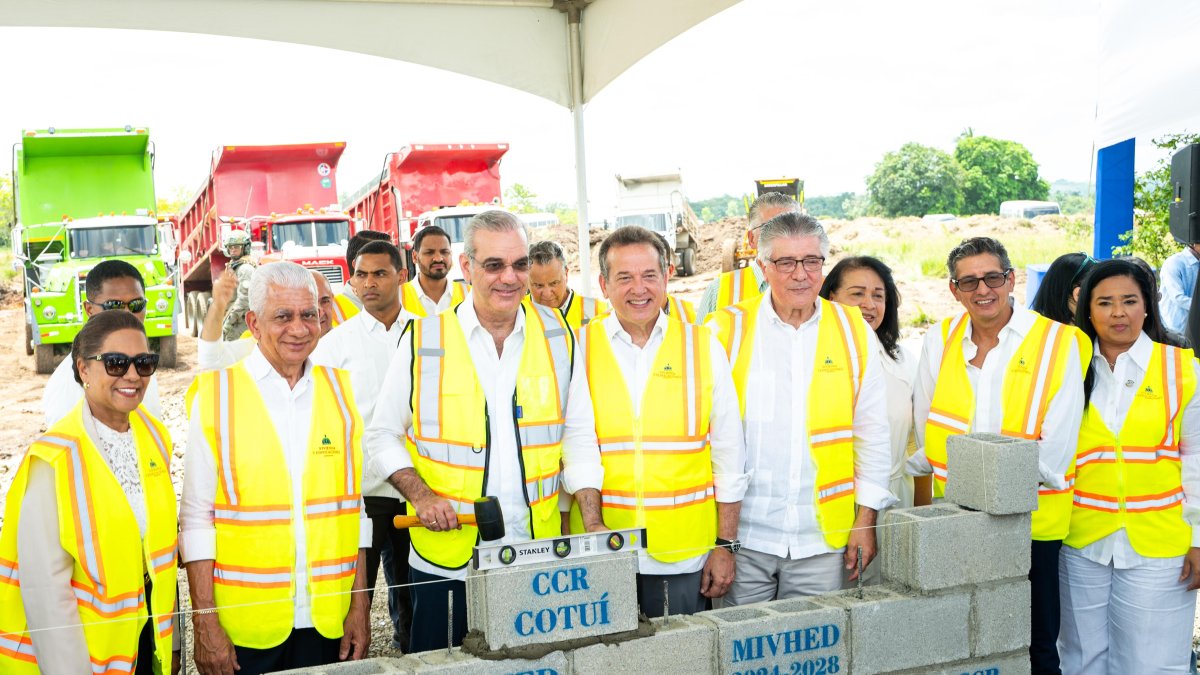 ricardo-de-los-santos-valora-obras-construidas-por-el-gobierno-en-cotui