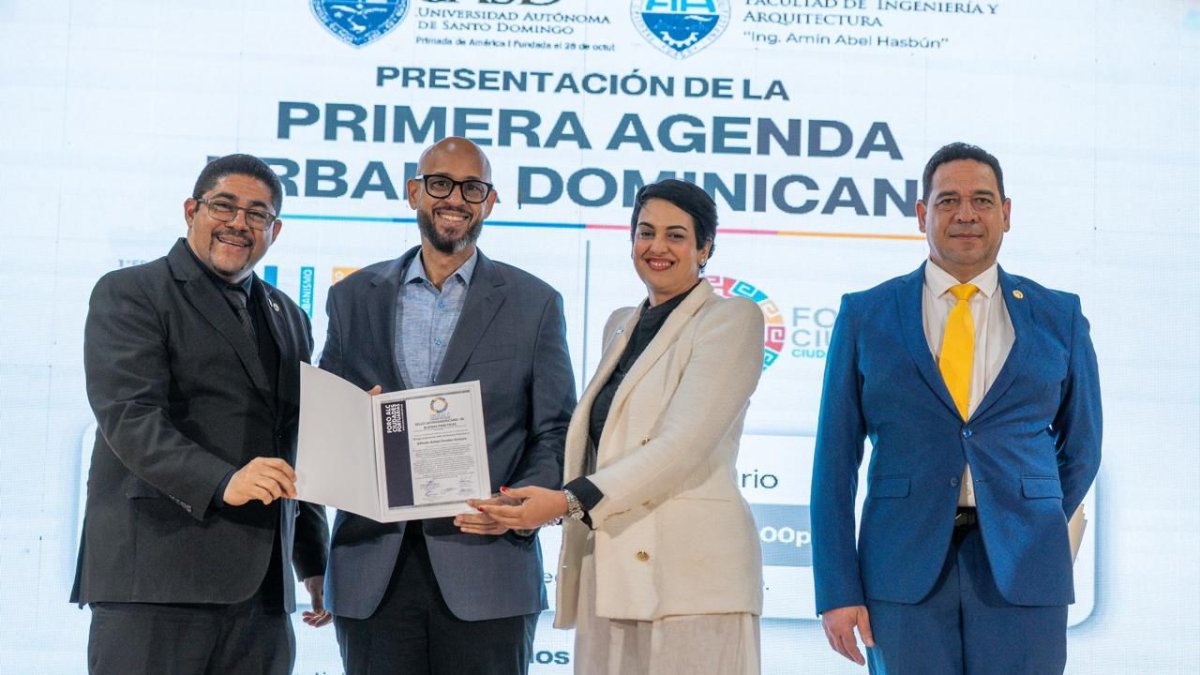 alcalde-de-nagua-es-reconocido-por-su-aporte-al-crecimiento-urbano-y-social-del-municipio