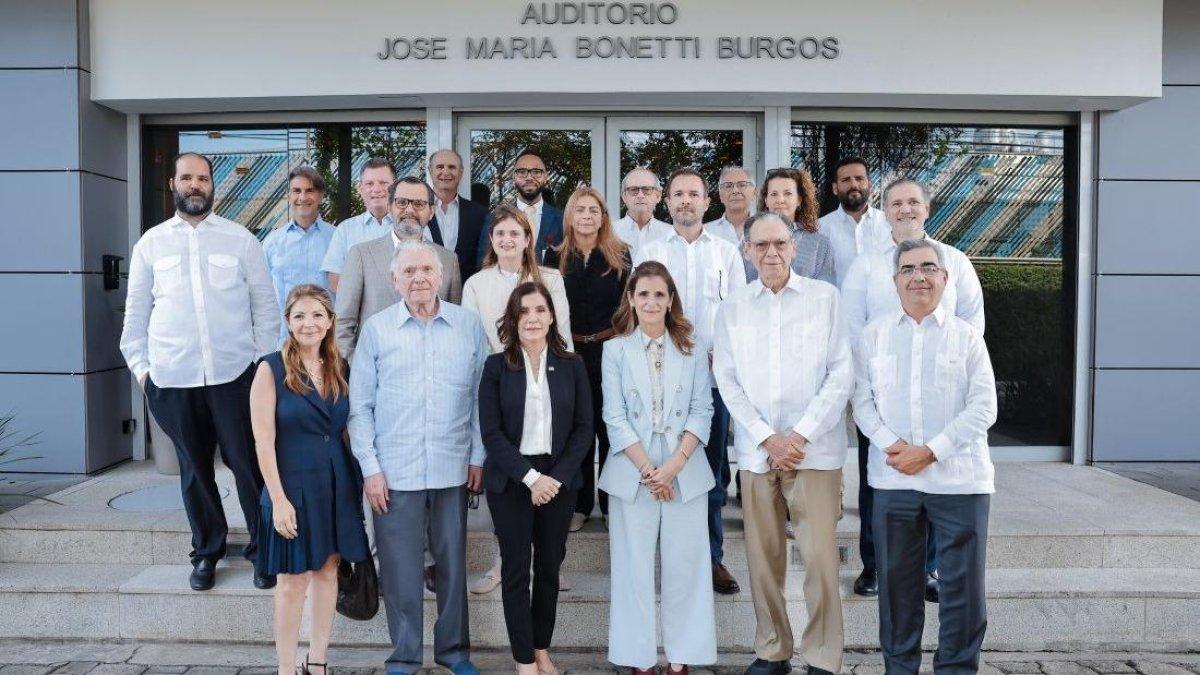 grupo-sid-recibe-a-la-embajadora-de-ee-uu.-para-discutir-desarrollo-y-expansion-en-el-mercado-dominicano