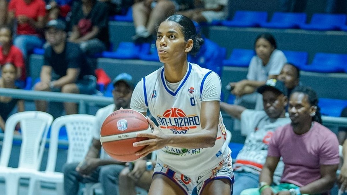 san-lazaro-castiga-al-mauricio-baez-de-17-en-inicio-de-semifinal-de-baloncesto-distrital-femenino