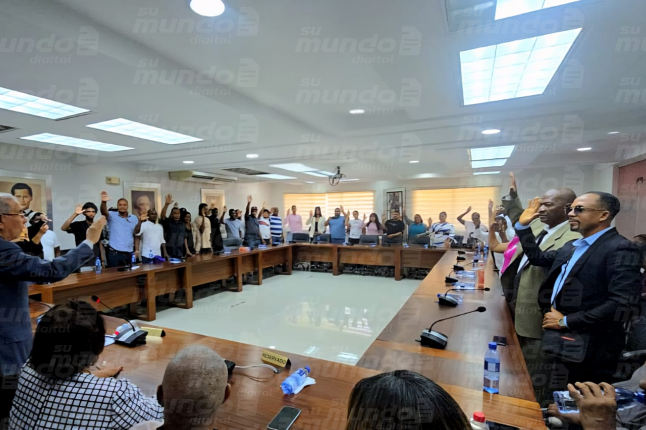 danilo-medina-encabeza-juramentacion-de-exmiembros-del-prm,-fp-y-otros-partidos