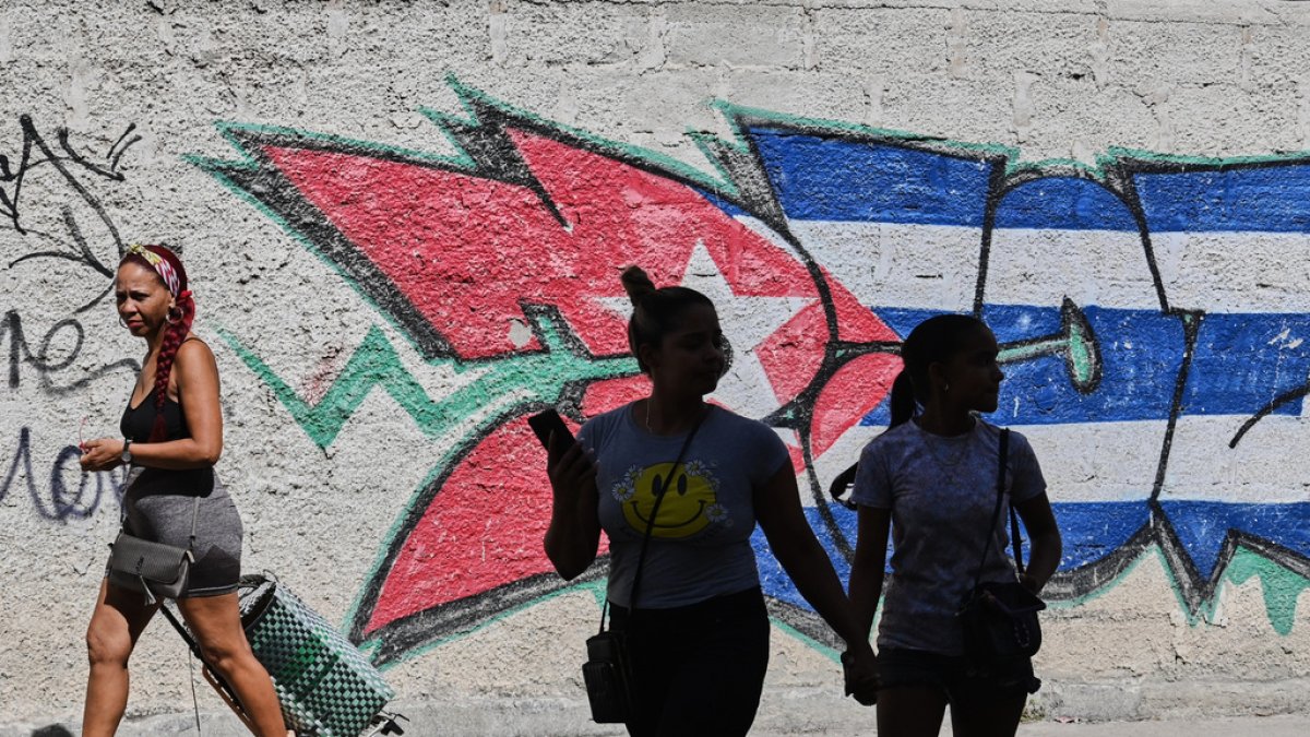 giro-historico-en-cuba:-el-pcc-aprueba-apertura-economica-tras-presion-de-eeuu