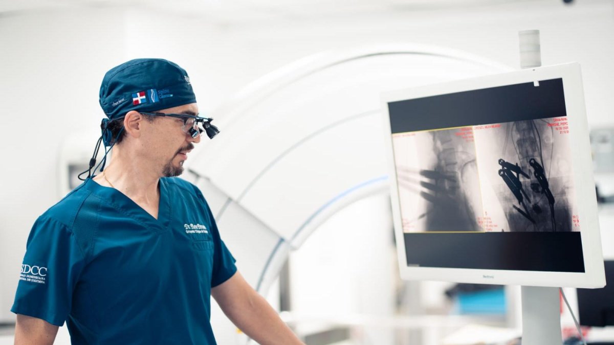 realizan-en-republica-dominicana-la-primera-cirugia-de-columna-con-tecnologia-3d-de-ultima-generacion
