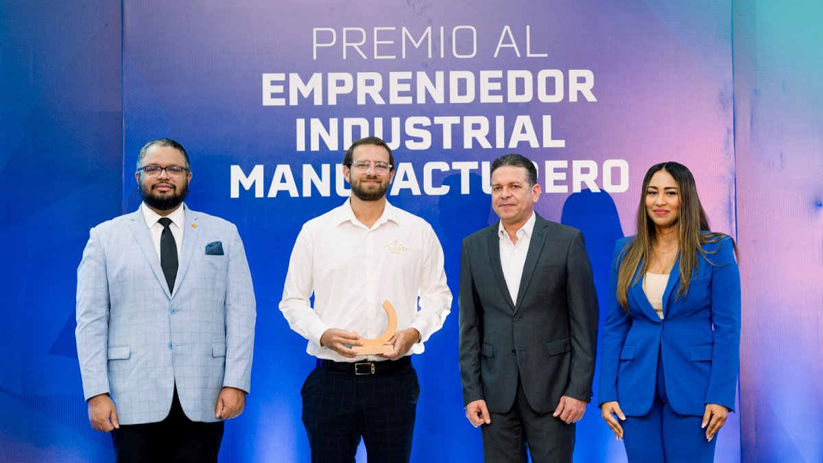 proindustria-reconoce-a-pedro-ramon-lopez-oliver-por-su-trayectoria