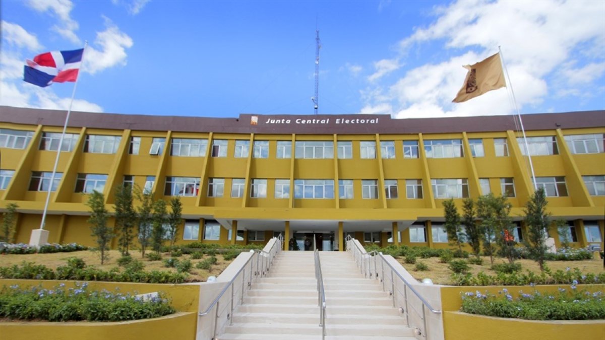 jce-elimina-restricciones-de-mes-de-nacimiento-para-renovar-la-cedula-en-fines-de-semana-y-feriados