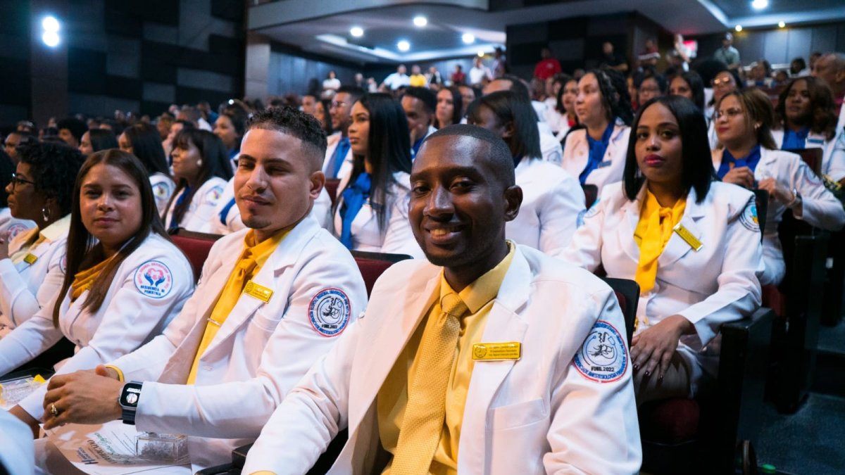 hospital-jaime-mota-gradua-nueva-promocion-de-medicos-especialistas-en-barahona