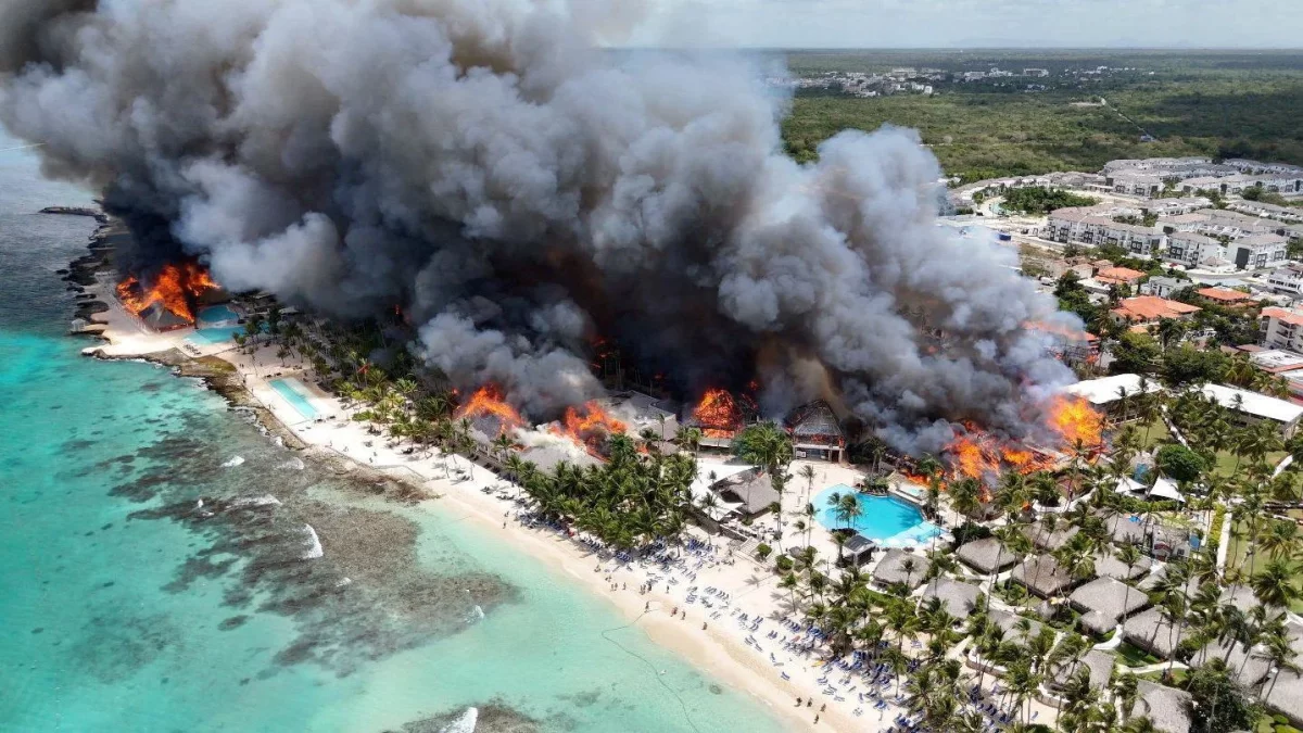 incendio-de-hotel-en-bayahibe-trasciende-a-la-prensa-internacional