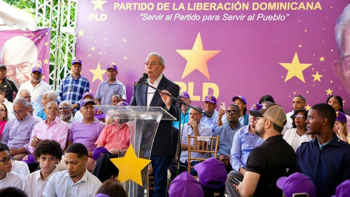 danilo-medina-arremete-contra-el-gobierno-y-advierte-que-la-«reforma»-fiscal-golpeara-a-los-mas-pobres