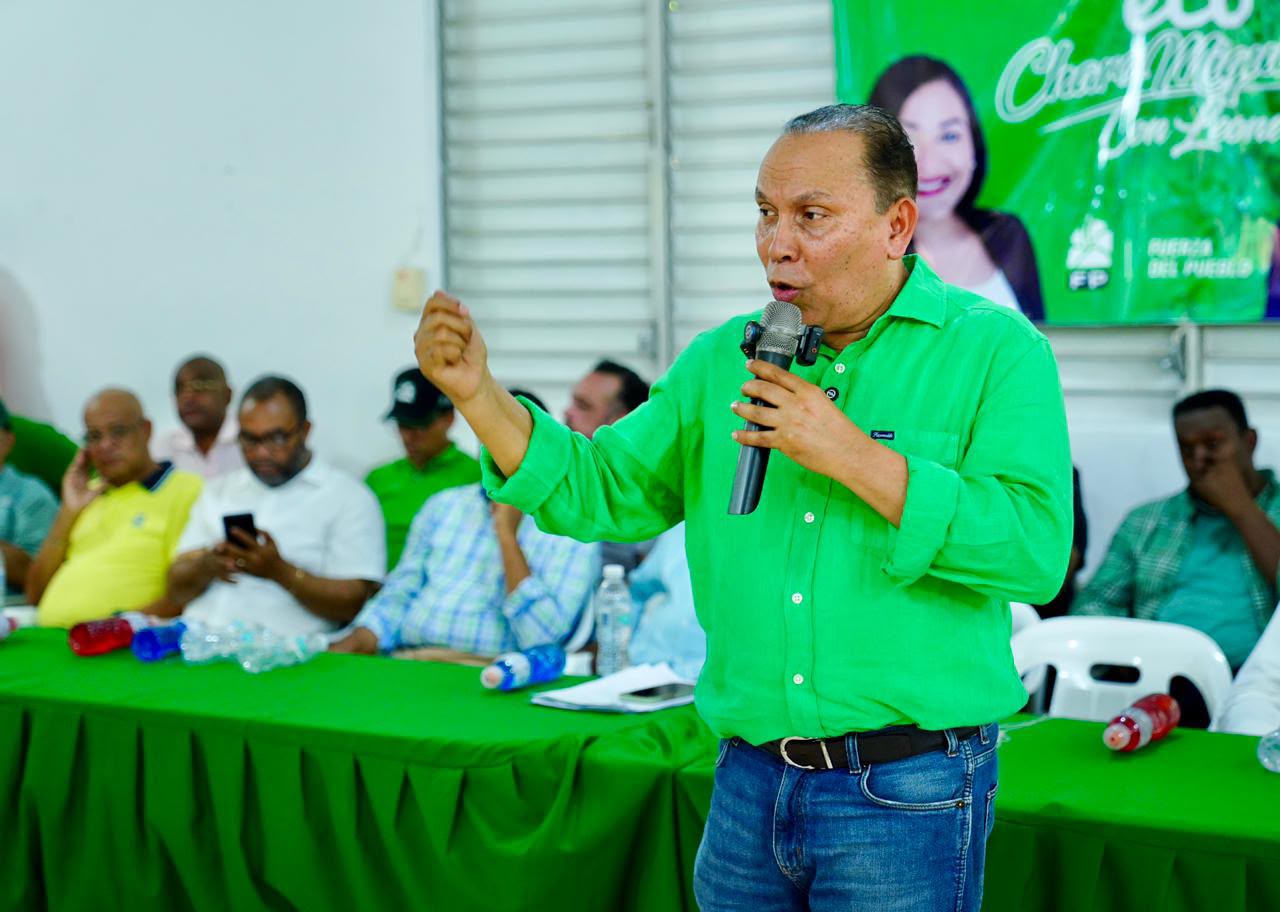 gobierno-aprobo-reforma-en-tiempo-record-para-golpear-al-pueblo-y-seguir-pagando-botellas,-afirma-radhames-jimenez