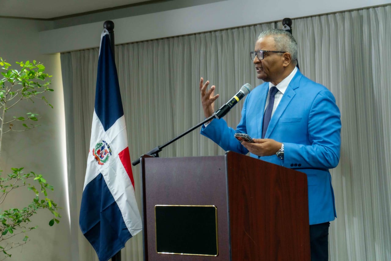 roberto-monclus-llama-a-la-participacion-ciudadana-para-impulsar-mayor-cambio-politico-y-social-rd