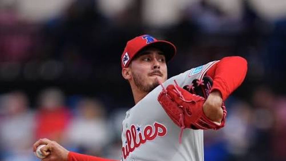filis-promueven-lanzador-alan-rangel-y-realiza-movimientos-en-su-cuerpo-de-lanzadores