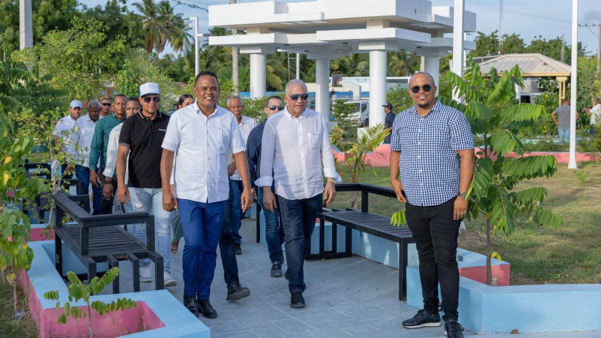 inauguran-palacio-municipal,-funeraria-y-parque-recreativo-en-bahoruco