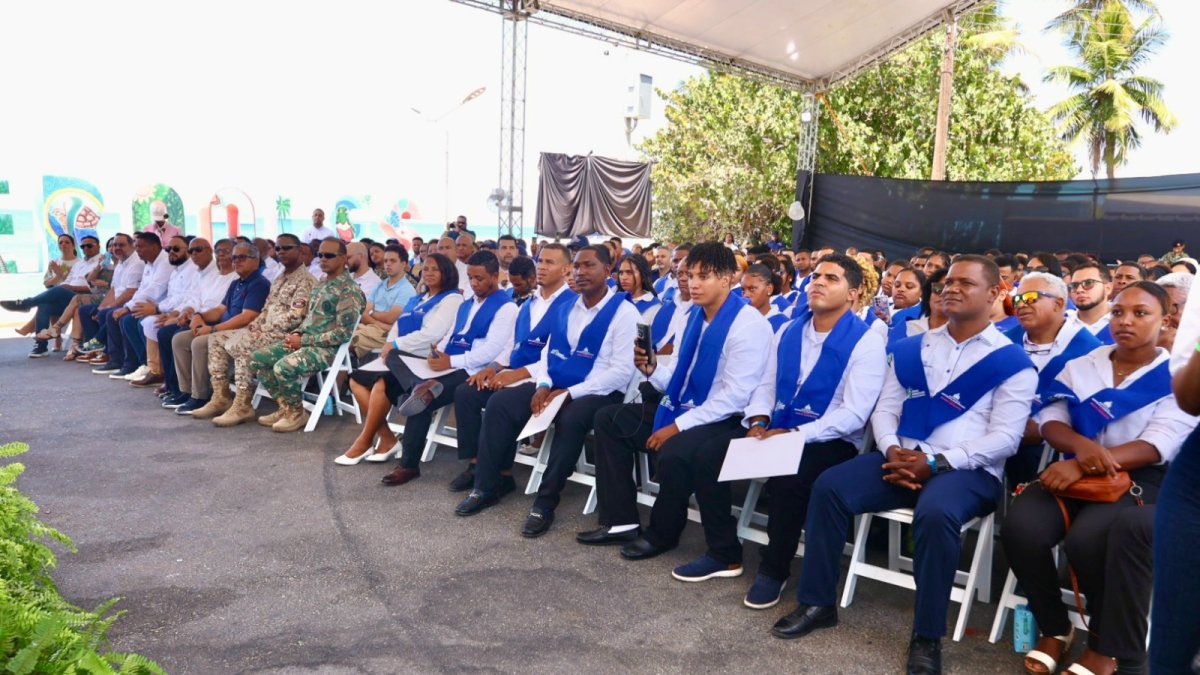 pedernales-reune-a-mas-de-400-nuevos-defensores-ambientales-en-acto-encabezado-por-medio-ambiente