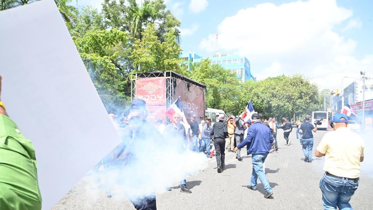 «intolerancia-y-miseria»:-el-pld-acusa-al-gobierno-de-reprimir-con-gases-a-los-profesionales-del-agro