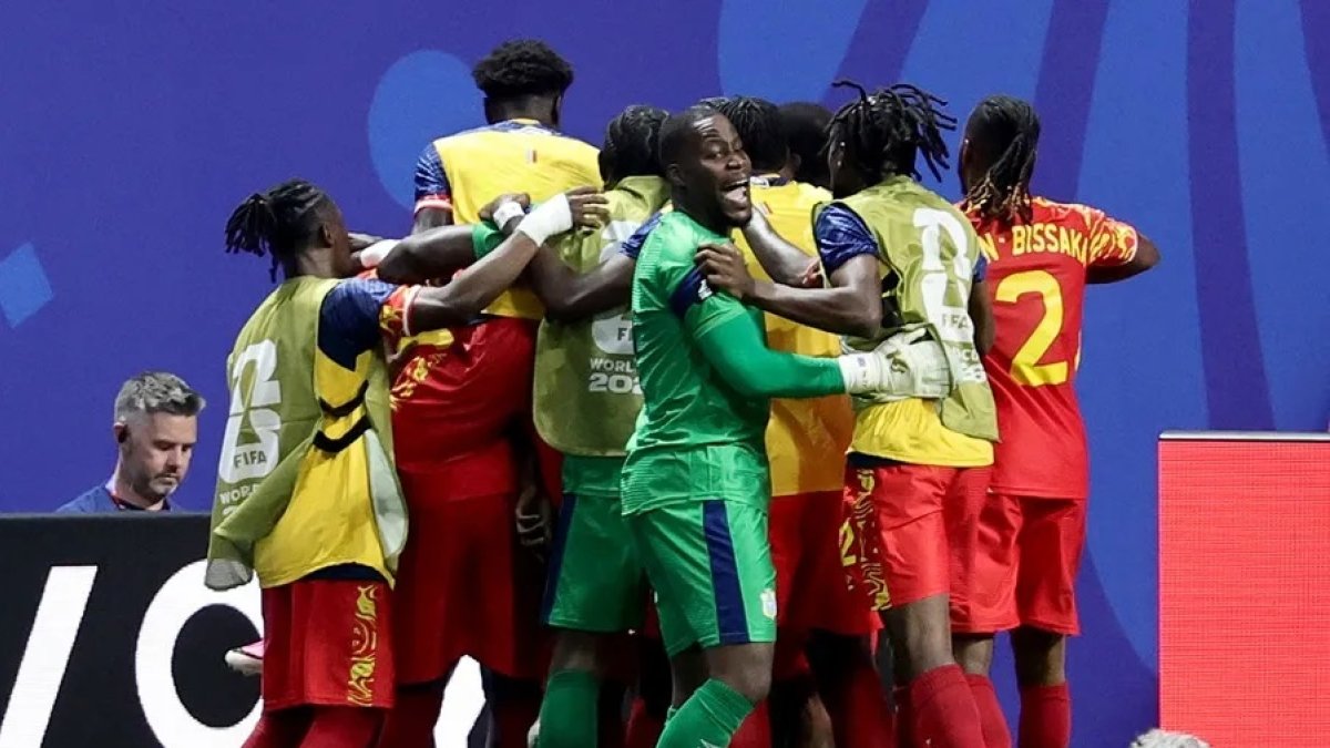 el-congo-remonta-3-1-ante-uzbekistan-y-consigue-historica-clasificacion