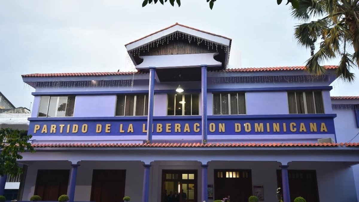 ¿fractura-en-el-pld?-jce-frena-consulta-interna-y-el-«danilismo»-juega-con-«cartas-marcadas»