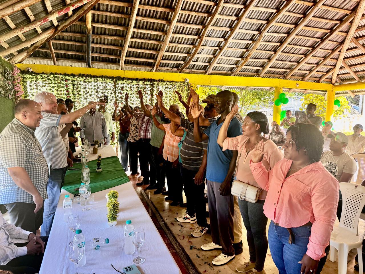 rafael-camilo-juramenta-nuevos-miembros-de-la-fuerza-del-pueblo-en-el-distrito-municipal-de-el-limon