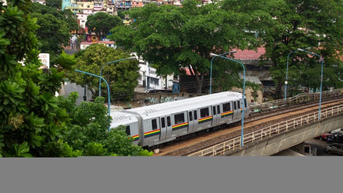 venezuela-reabre-el-metro-en-caracas,-maracaibo-y-valencia-tras-los-devastadores-terremotos