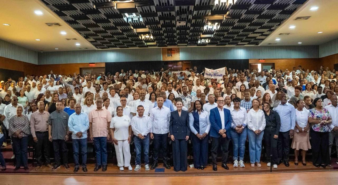 carolina-continua-fortaleciendo-su-proyecto-presidencial-con-juramentacion-del-comando-nacional-magisterial-c28