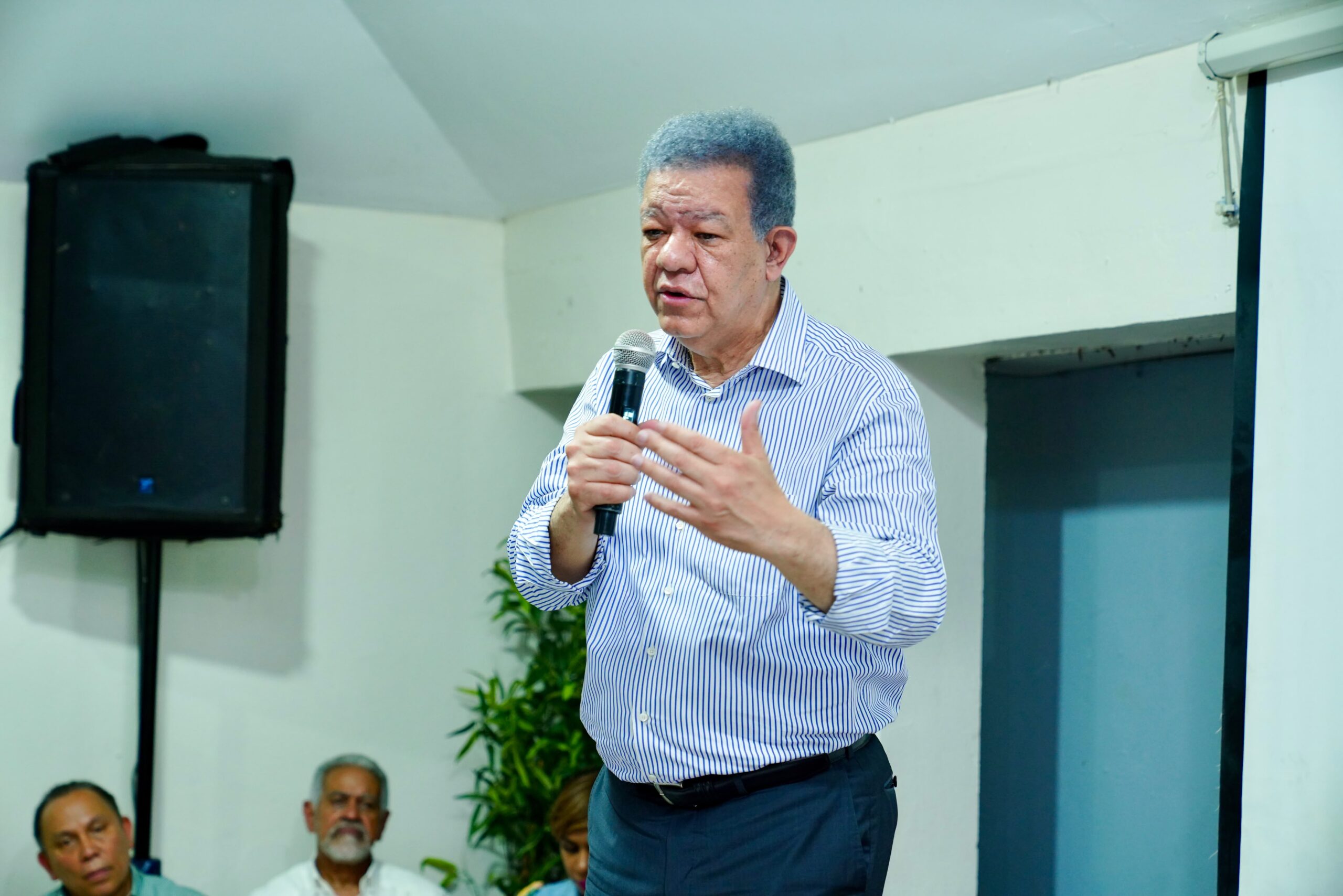 video-leonel-exige-al-gobierno-bajar-la-gasolina-porque-el-petroleo-volvio-a-us$70-el-barril