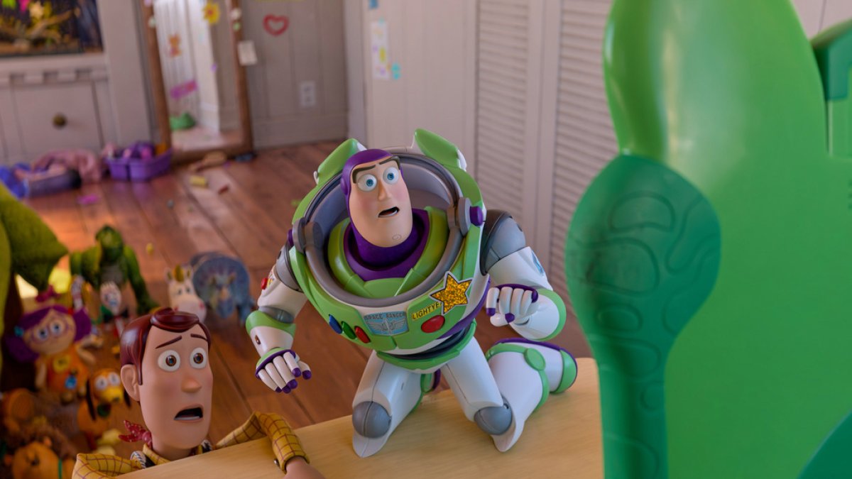 “toy-story-5”-se-mantiene-en-1er-lugar-en-cines-dejando-atras-a-“supergirl”
