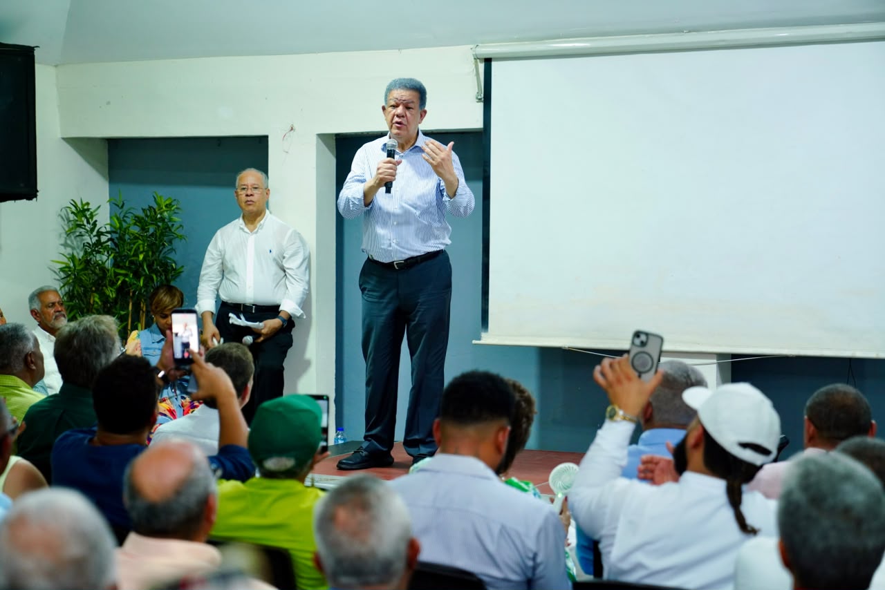 leonel-fernandez-exige-al-gobierno-bajar-la-gasolina-porque-el-petroleo-volvio-a-us$70-el-barril