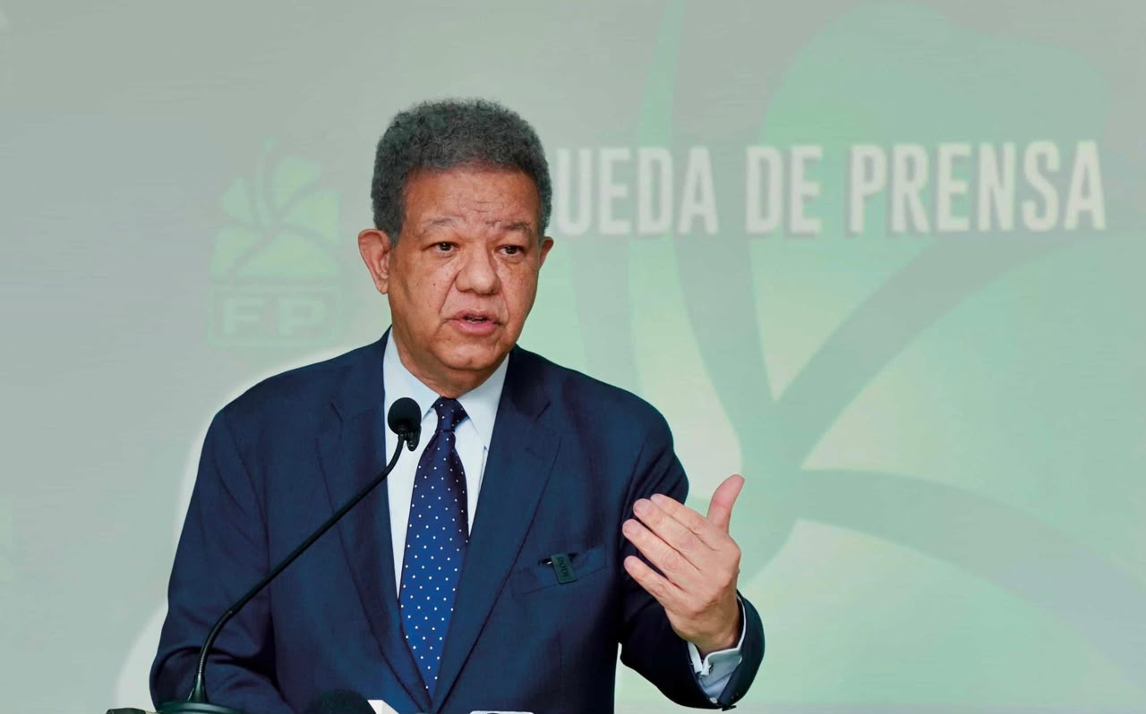 fernandez-dice-legado-prm-sera-una-deuda-publica-insostenible-destinada-a-pagar-viaticos-y-ampliar-la-nomina