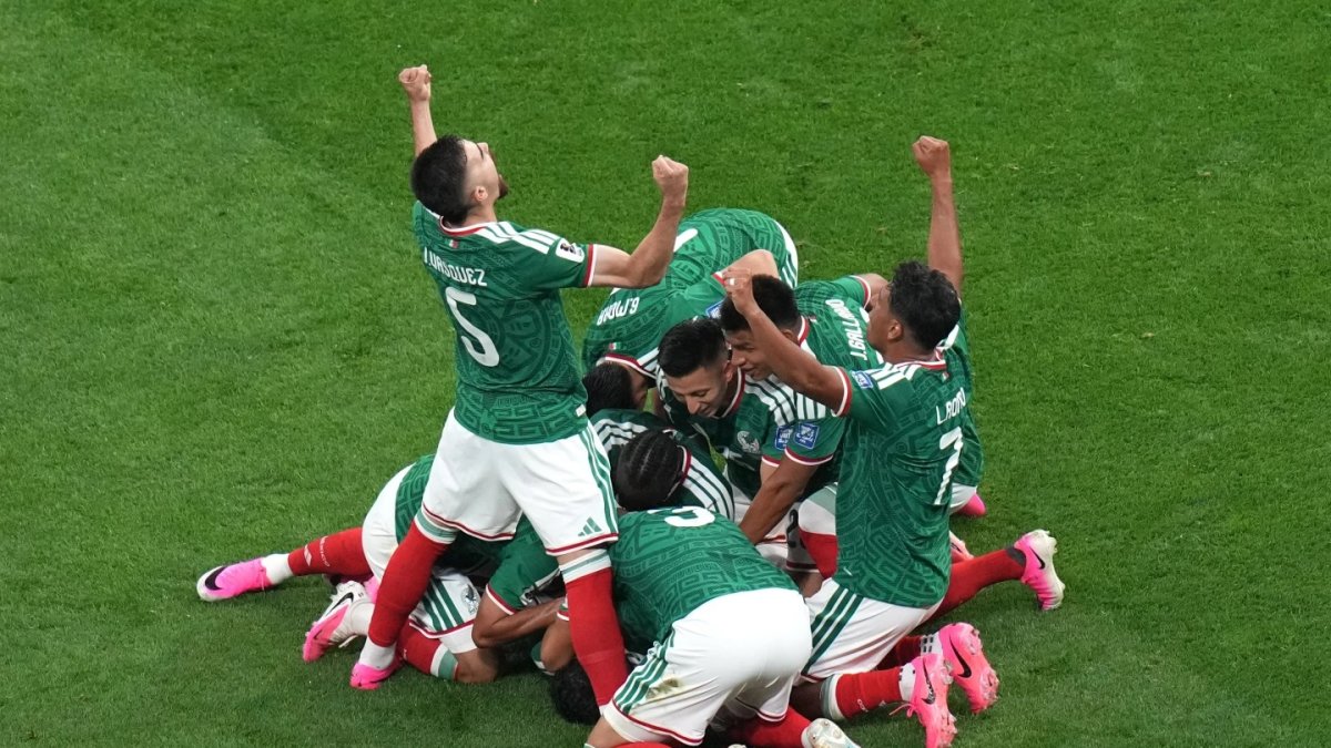 mexico-rompe-sequia-de-40-anos-y-pasa-a-octavos-de-final-tras-derrotar-a-ecuador