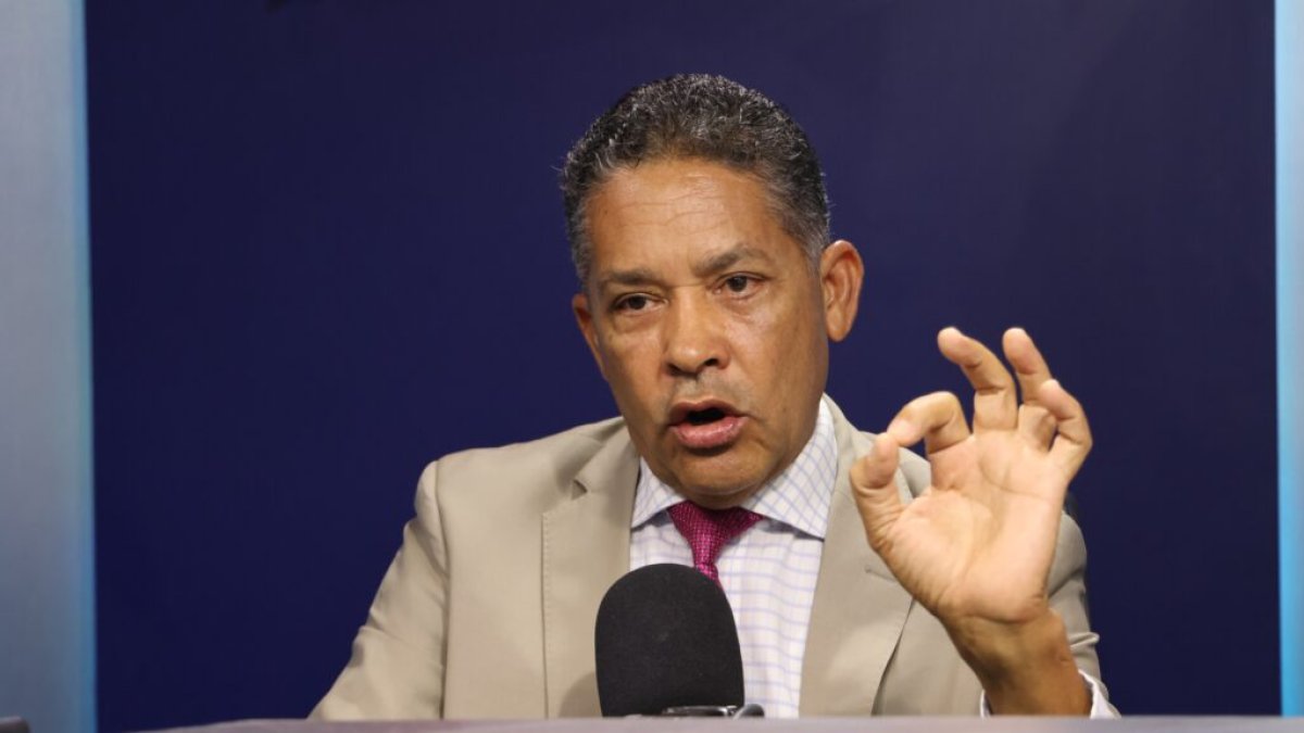 eugenio-cedeno-renuncia-a-competir-por-la-secretaria-general-del-prm-y-denuncia-proceso-«preconcebido»