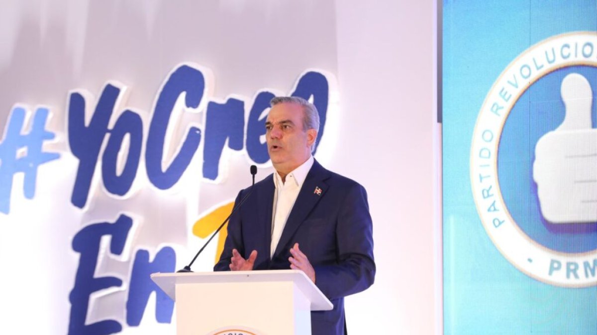 luis-abinader-evalua-asumir-la-presidencia-del-prm-para-los-proximos-cuatro-anos