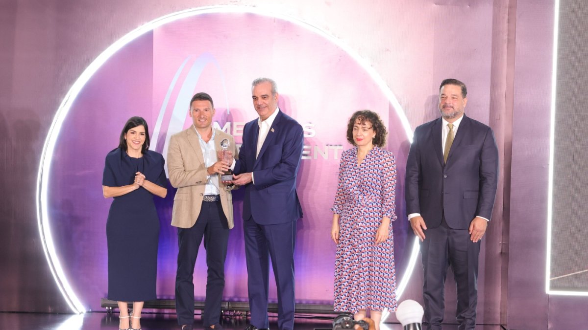 iberostar-recibe-reconocimiento-por-su-liderazgo-en-sostenibilidad-e-inversion-responsable-en-rd