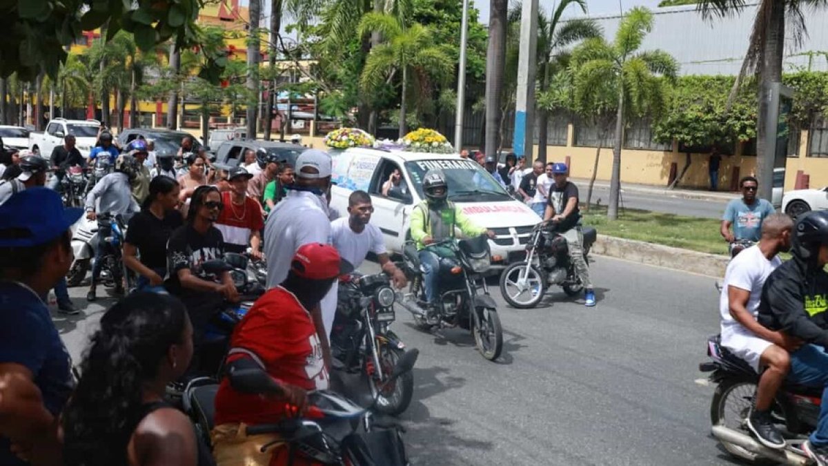 entre-llantos-y-aplausos:-asi-despidieron-a-darling-mercado