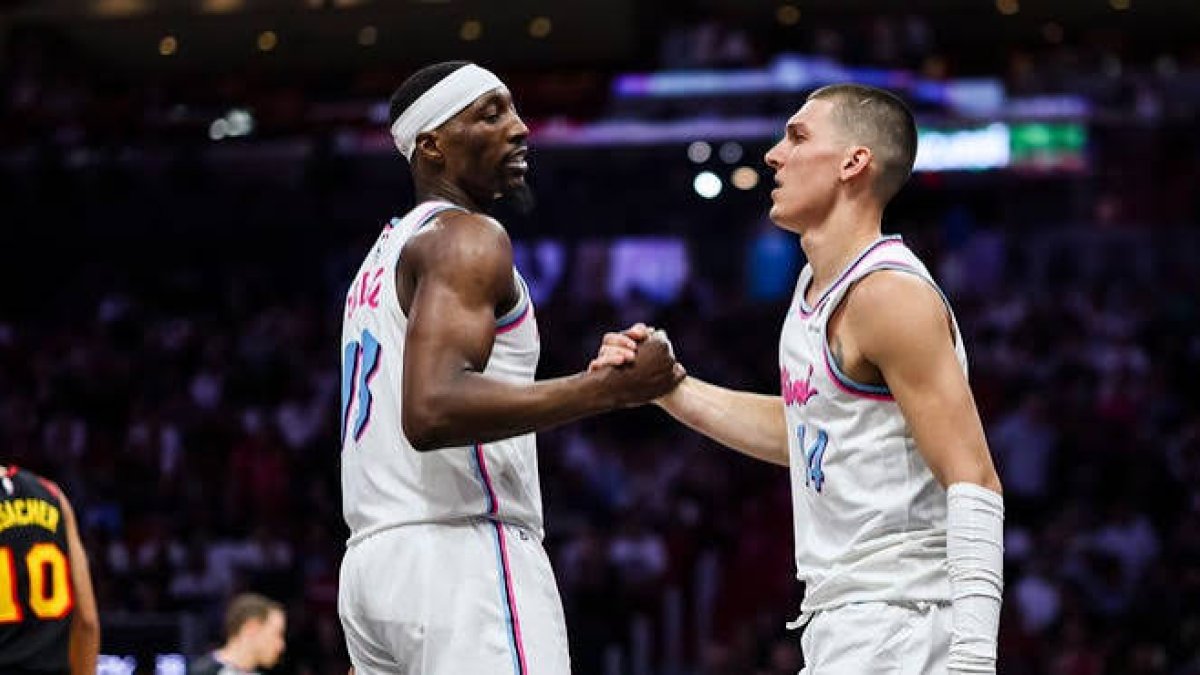 bam-adebayo-y-tyler-herro-se-van-a-los-punos-en-la-summer-league