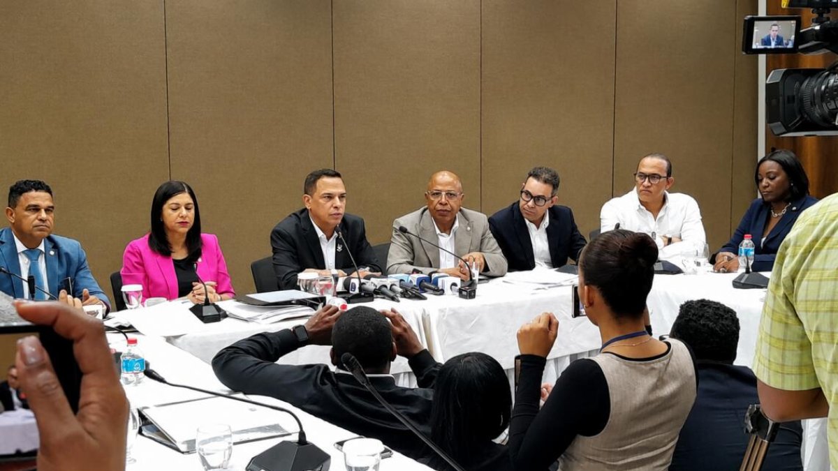 codigo-penal-contra-el-reloj:-diputados-sesionaran-bajo-lluvia-de-propuestas-de-modificacion