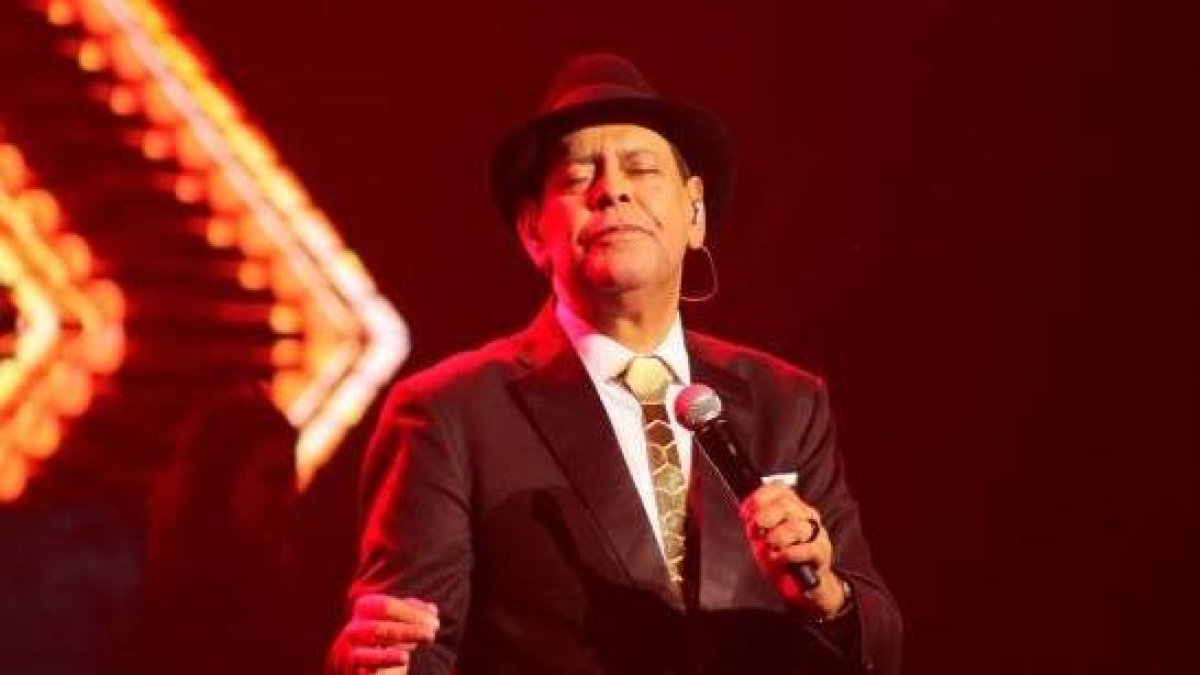 fernando-villalona-esta-«fuera-de-peligro»-tras-ser-tratado-por-tres-bacterias-estomacales