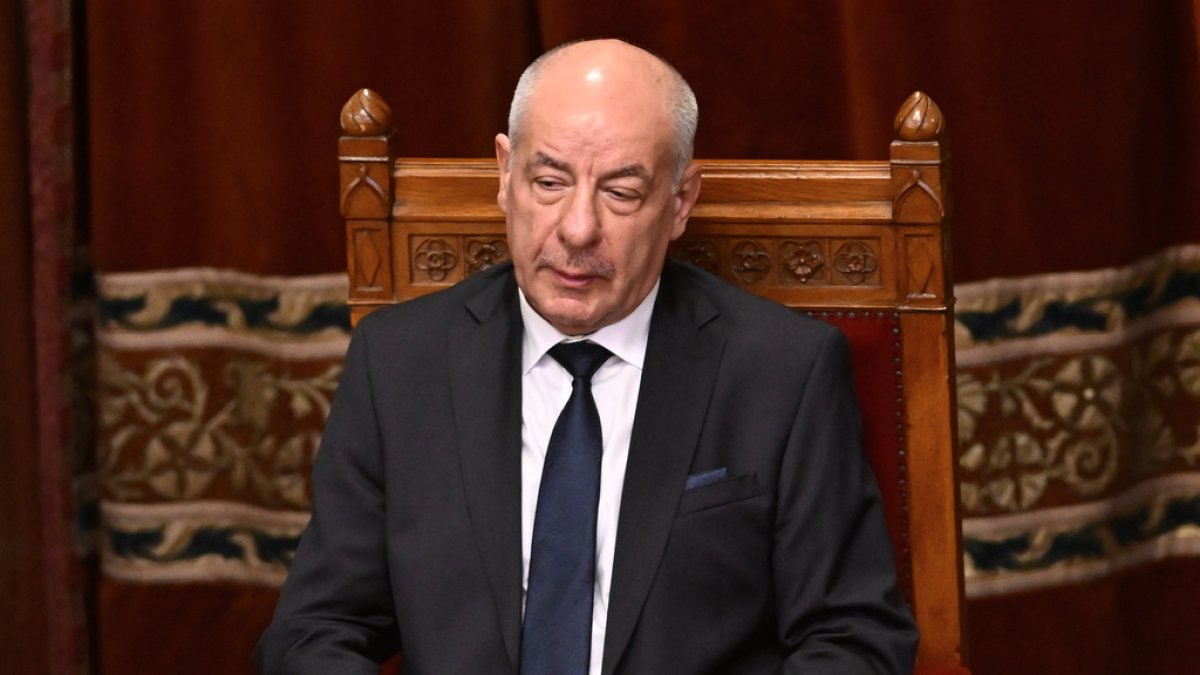 presidente-de-hungria-pone-fin-a-su-mandato-y-cierra-disputa-con-el-nuevo-gobierno