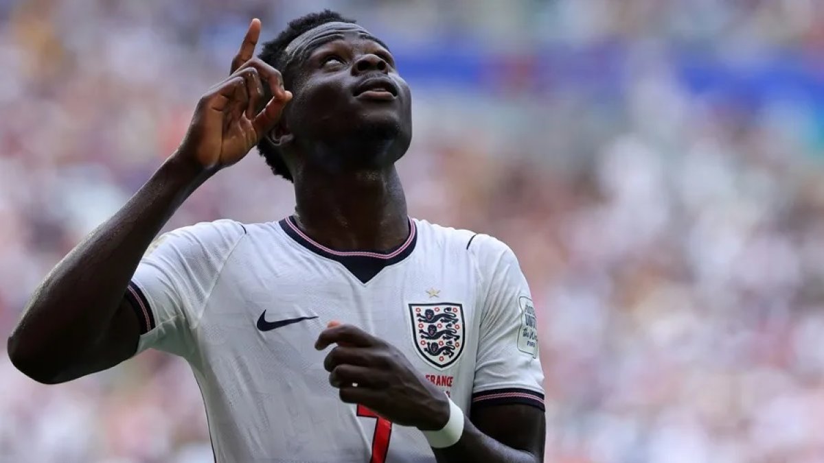saka-marca-triplete-y-lleva-a-inglaterra-al-tercer-lugar-en-guerra-de-goles-contra-francia-6-4