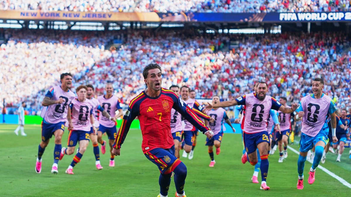la-gloria-es-de-la-roja:-espana-rompe-el-muro-argentino-a-los-106′-y-se-corona-campeona-mundial-1-0